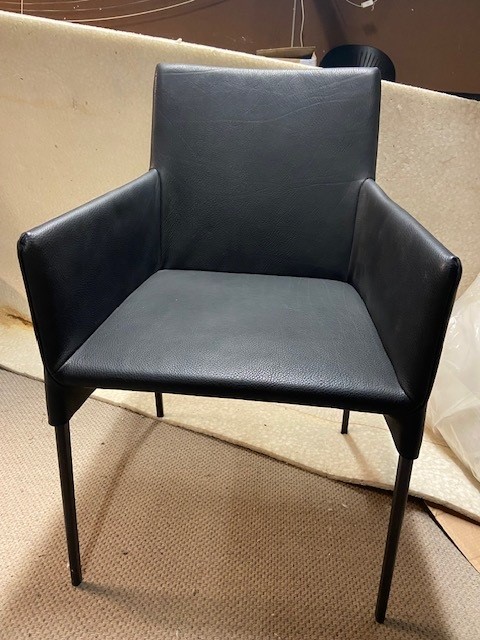  Mila Armstol , Timm M&oslash;bler