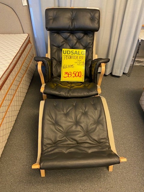 DUX M�bler Pernilla L�nestol med Fodskammel - Sort, Timm M&oslash;bler